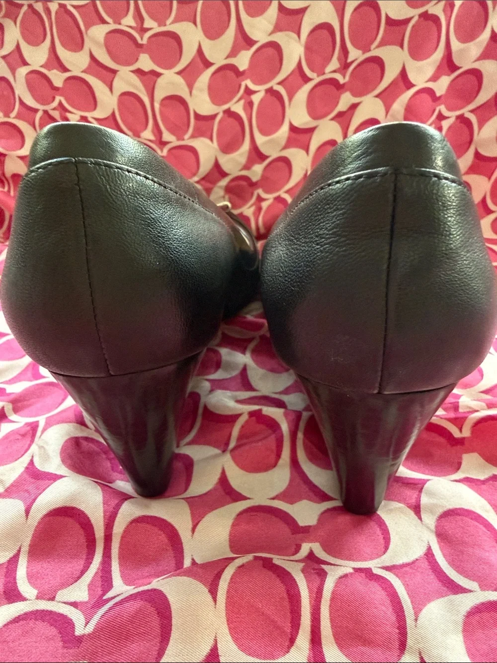 Beautiful  COACH Black Leather wedge shoes with Silver Bow Accent